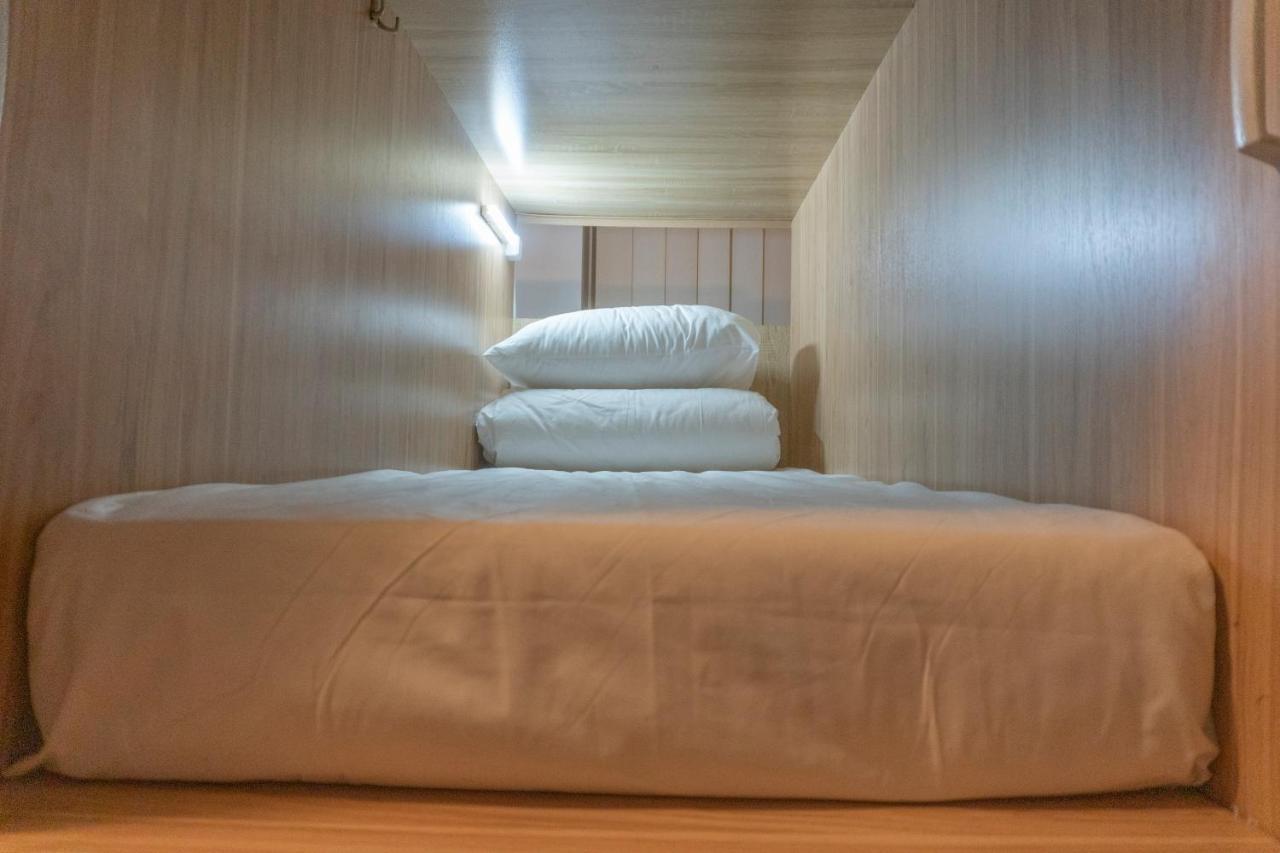 Lounge Capsule *